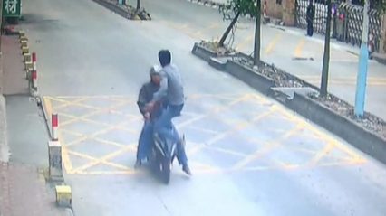 Trucker kicks thief off speeding Motorcycle to retrieve stolen phone