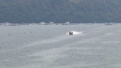 World’s Fastest Pontoon Boat Hits 114MPH on the Lake