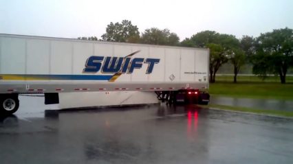 10 Straight Minutes of Truck Drivers Who Shouldn’t Have Taken That Risk