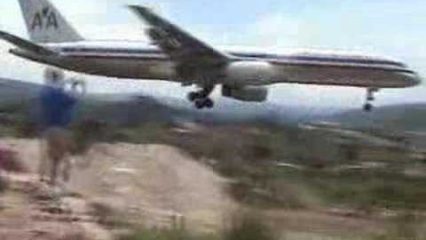Skilled Pilot Performs Wild Landing! Serious Skills!