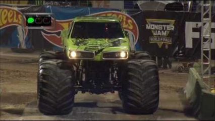 Gas Monkey Garage vs Titan Monster Jam World Finals