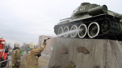 How to Deep Wash a Military Tank From Top to Bottom