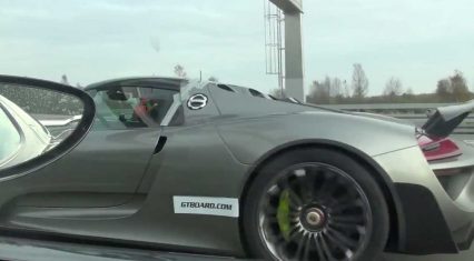 Porsche 918 Spyder vs Koenigsegg Agera R Roll Race from 25-220MPH