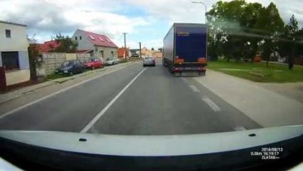 Trucker gives car driver a little driving lesson