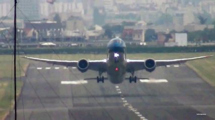 This Is Impressive! Boeing 787 Dreamliner Extreme Climb Takeoff