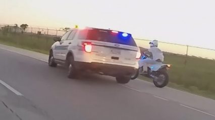 Chicago Police Officer Runs Motorcyclist Off The Road!
