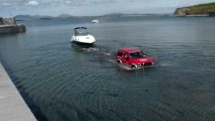 Tiny Truck Unloads Huge Boat Like a Boss!