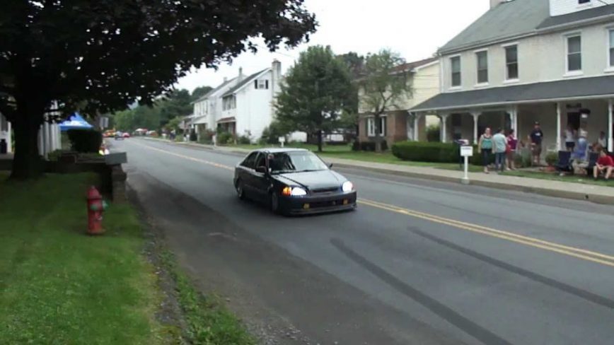 Civic Burnout Pisses Off Old Guy in a Hot Rod!