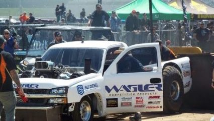 Farmtruck Scoping out WAGLER Pull Truck – Rolling Coal like CRAZY!