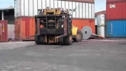 Forklift Driver Has Skills We Have Never Seen Before, Impressive Moves!