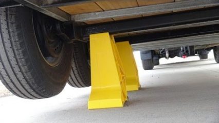 Trailer Legs review for lifting your trailer to preserve tires, bearings and trailer maintenance