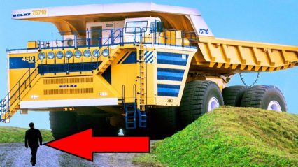 World’s Largest Truck in Action : Extreme Mining Dump Truck