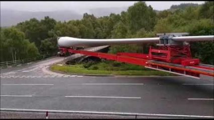 Truck Driver In Scottland Makes Scary 90 Degree Turn With a 200 Foot Windmill Blade!