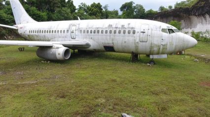 Kids Stumble Upon an Abandoned 737 in the Forest