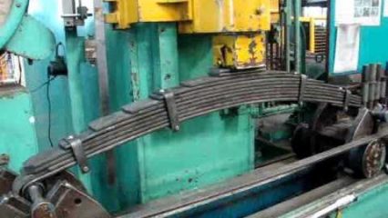 Video Shows How Leaf Springs Are Tested and it Puts Us on Edge with Anxiety