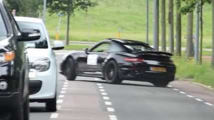 (Crash) Porsche 911 Turbo Loses Control And Slams The Curb!
