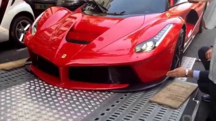 Ferrari LaFerrari Gets Damaged While Being Loaded on a Truck