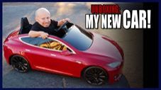 Verne Troyer Unboxing His New Tesla And It’s a Perfect Fit