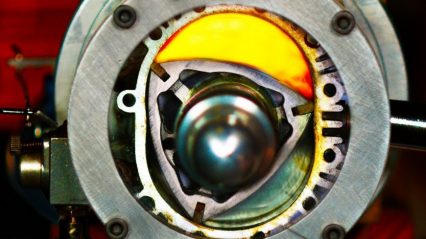 See through Rotary Engine in Slow Motion – (Wankel Engine)