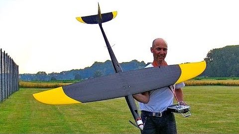 This 308MPH RC Plane Sounds Extremely Pissed Off