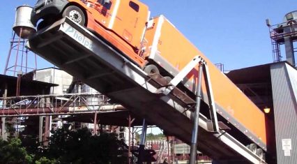 Hydraulic Lift Can Turn Big Rigs Into Dump Trucks With One Step