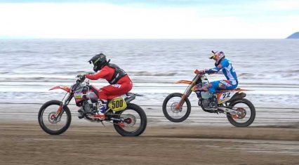 ’96 Honda CR500 VS ’18 KTM 450 Dakar racer