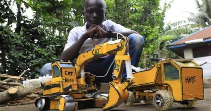 Nigerian Teen Creates Complicated Hydraulic Equipment Models Out of Trash