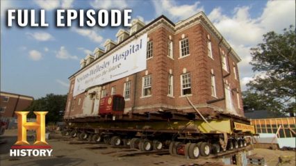 Mega Movers Take on Moving an Entire Historical Hospital on a Trailer 900 Tons