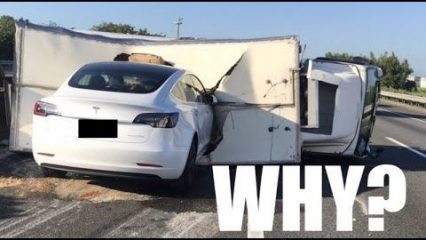 Tesla Plows Into Overturned Truck Without Slowing Down While in Autopilot Mode