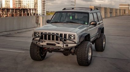 Watch a Jeep Cherokee XJ Build Come Together in the Span of 10 Minutes