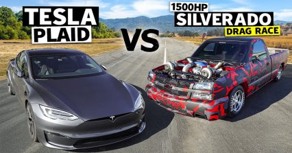 1020 hp Tesla Model S Plaid Takes on 1500 HP 4×4 Drag Truck in Epic Battle